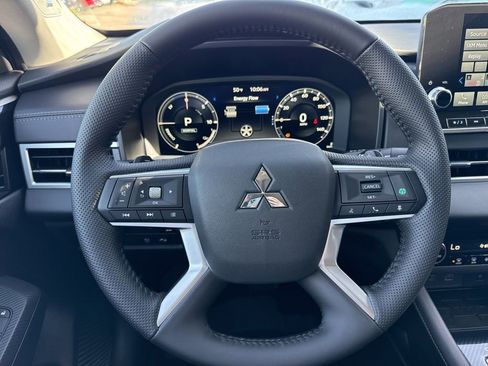 New 2025 Mitsubishi Outlander SE image 15