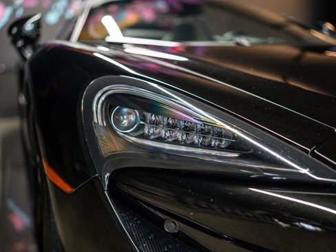 Used 2019 McLaren 570S Spider image 14