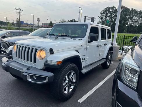 Used 2018 Jeep Wrangler Unlimited Sahara AWD/4WD image 2