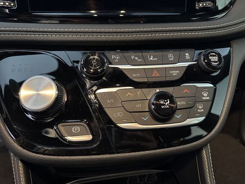 Used 2023 Chrysler Pacifica Limited w/ S Appearance Package image 22