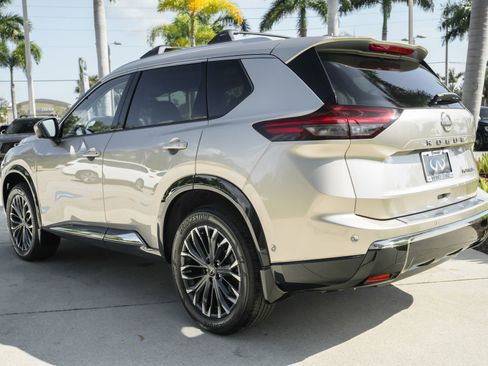 Used 2025 Nissan Rogue Platinum w/ Platinum Premium Package image 24