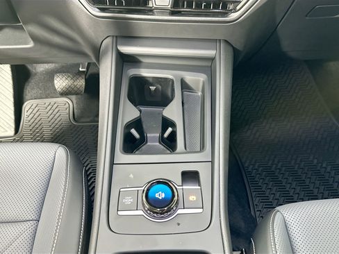 New 2025 Volkswagen Tiguan SE image 17