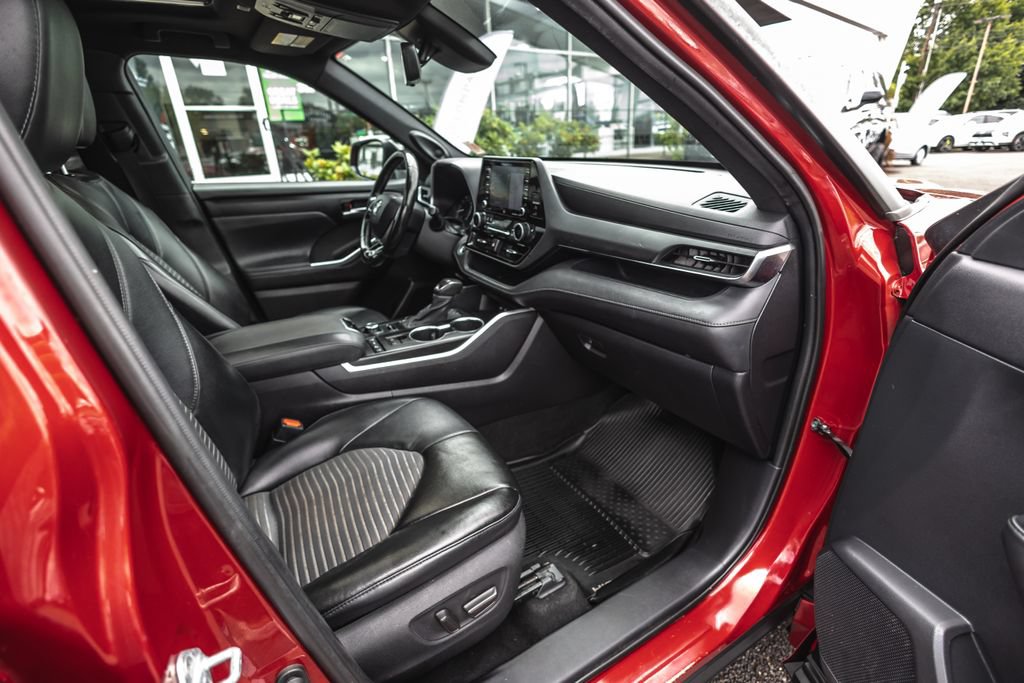 Used 2021 Toyota Highlander XSE AWD/4WD image 26