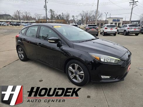 Used 2016 Ford Focus SE image 1