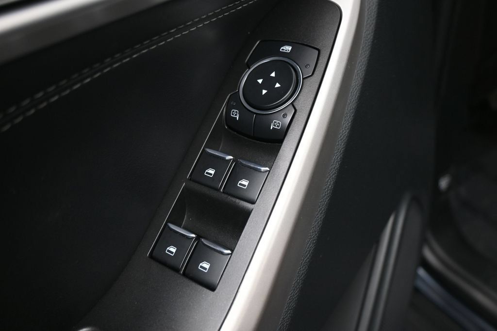Used 2023 Ford Explorer XLT RWD image 14