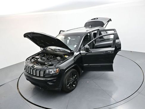 Used 2020 Jeep Grand Cherokee Altitude image 39