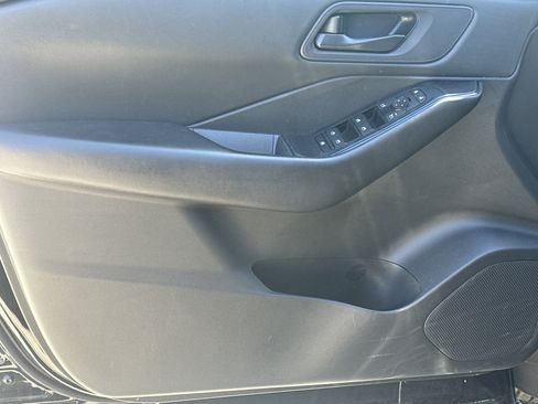 Used 2024 Nissan Rogue S FWD image 7