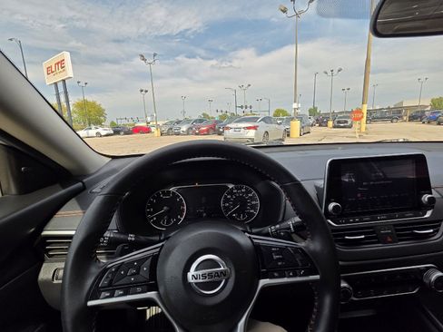 Used 2021 Nissan Altima 2.5 SR w/ SR Premium Package image 25