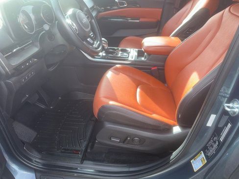 Used 2022 Kia Carnival SX image 10
