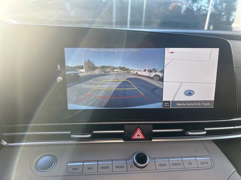 Used 2025 Hyundai Elantra Limited image 24