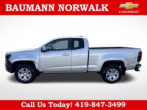 Used 2017 Chevrolet Colorado LT w/ LT Convenience Package RWD image 2