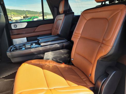 Used 2021 Lincoln Navigator L Reserve w/ Luxury Package image 16