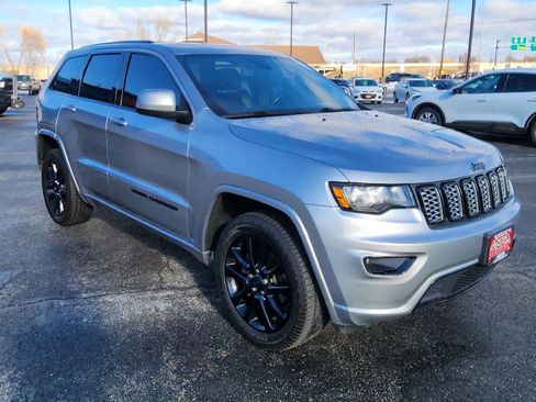 Used 2020 Jeep Grand Cherokee Altitude image 6