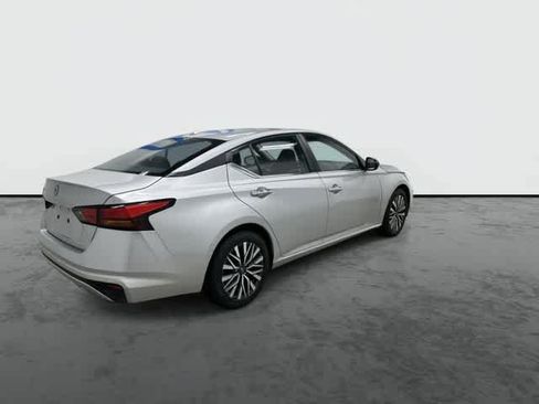 Used 2025 Nissan Altima 2.5 SV FWD image 4