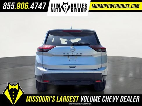 Used 2025 Nissan Rogue SV FWD image 3