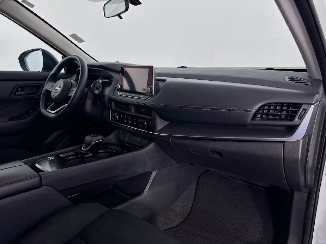 Used 2024 Nissan Rogue S FWD image 27