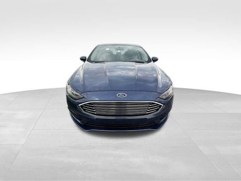 Used 2018 Ford Fusion SE w/ Fusion SE Technology Package FWD image 2