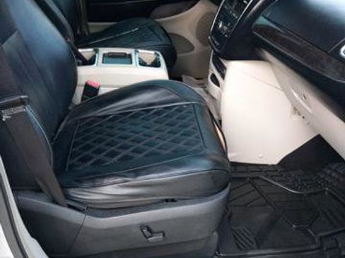 Used 2011 Chrysler Town & Country Touring-L w/ Entertainment Group #2 image 18