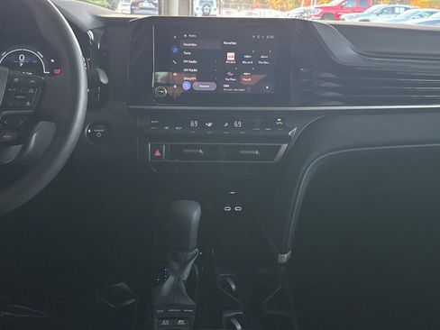 Used 2025 Toyota Camry LE image 22