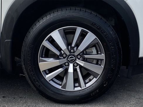 Used 2022 Nissan Pathfinder SL w/ Lighting Package (N92) image 7