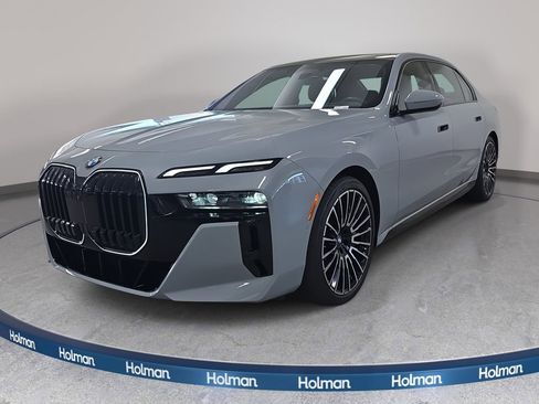 Used 2025 BMW 740i image 1