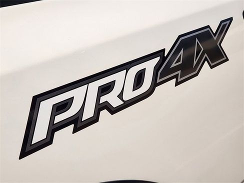 Used 2024 Nissan Titan PRO-4X w/ Pro-4x Convenience Package image 14