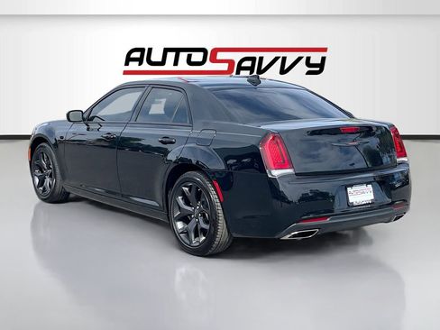 Used 2023 Chrysler 300 S w/ Comfort Group RWD image 5