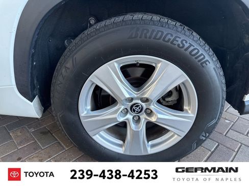 Used 2022 Toyota Highlander LE image 12