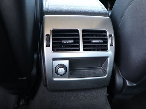 Used 2012 Jaguar XF image 22