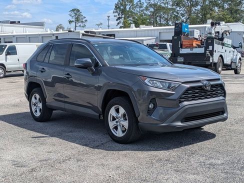 Used 2021 Toyota RAV4 XLE image 3