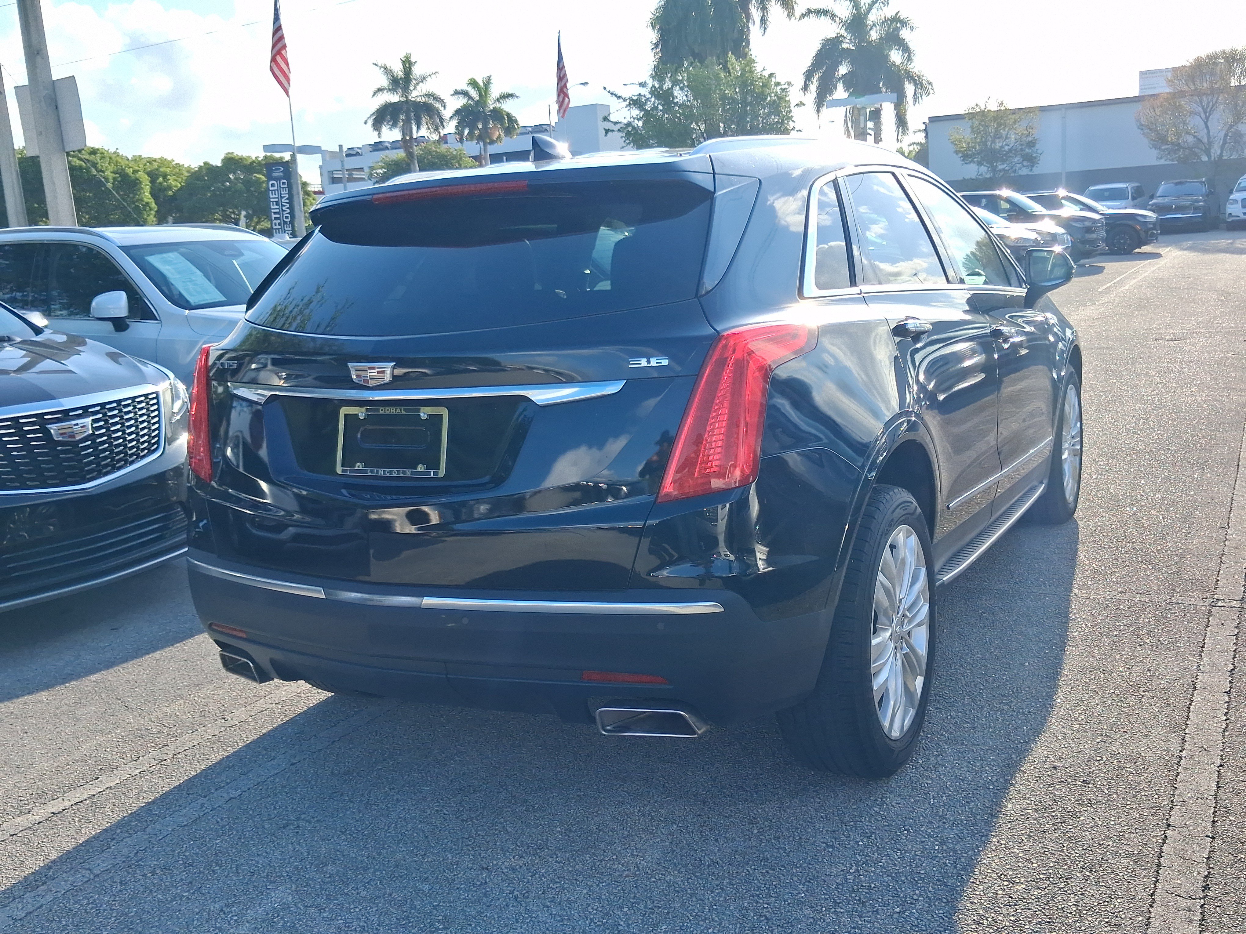 Used 2017 Cadillac XT5 Premium Luxury w/ LPO, Wheel Lock Package FWD image 4