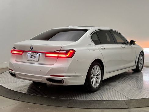 Used 2022 BMW 740i image 5