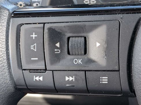 Used 2023 Nissan Rogue SV FWD image 23