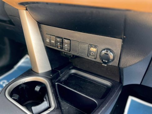 Used 2018 Toyota RAV4 XLE image 17