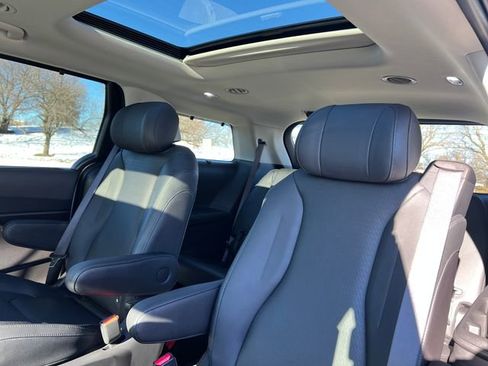 Used 2025 Kia Carnival SX Prestige image 23