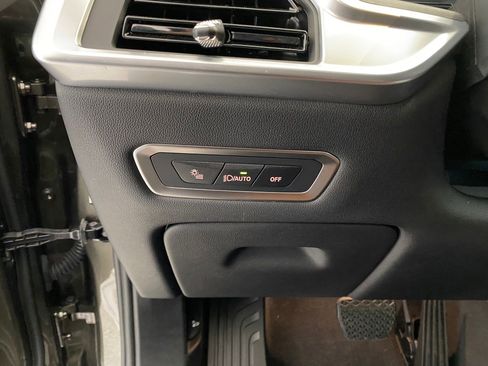 Used 2025 BMW X7 xDrive40i w/ Premium Package image 24