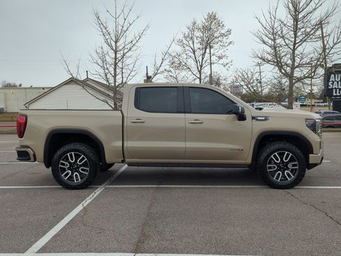 Used 2023 GMC Sierra 1500 AT4 w/ Technology Package image 4