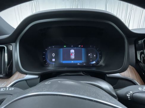 Used 2022 Volvo XC60 B5 Momentum image 13