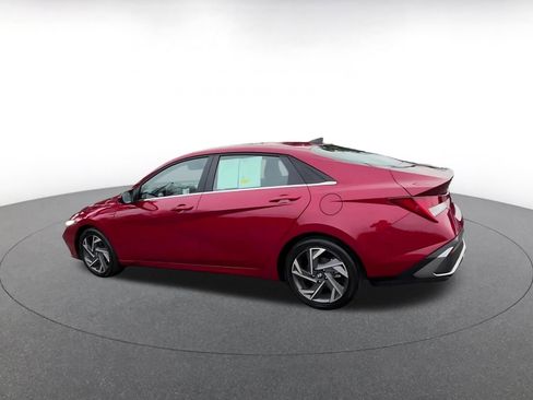 Used 2025 Hyundai Elantra SEL image 10