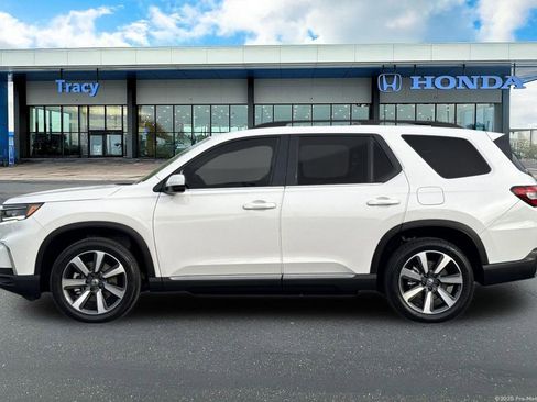 Certified 2025 Honda Pilot Touring image 12