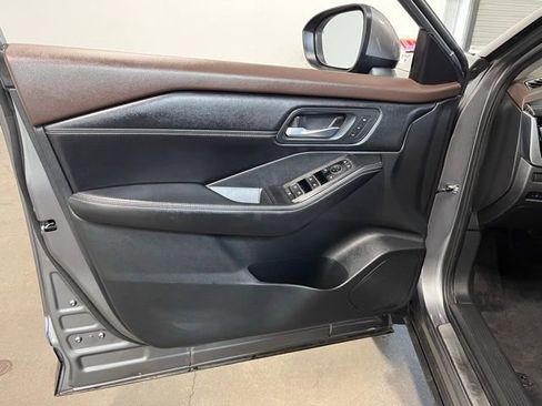 Used 2023 Nissan Rogue SL image 24