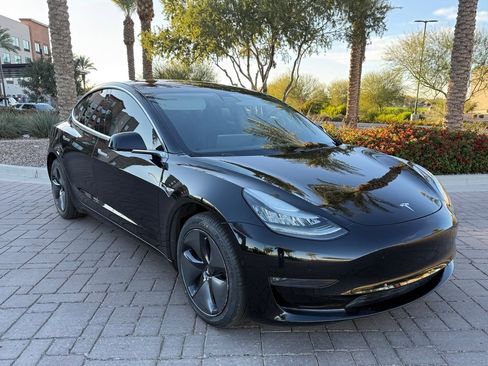 Used 2018 Tesla Model 3 Mid Range image 1