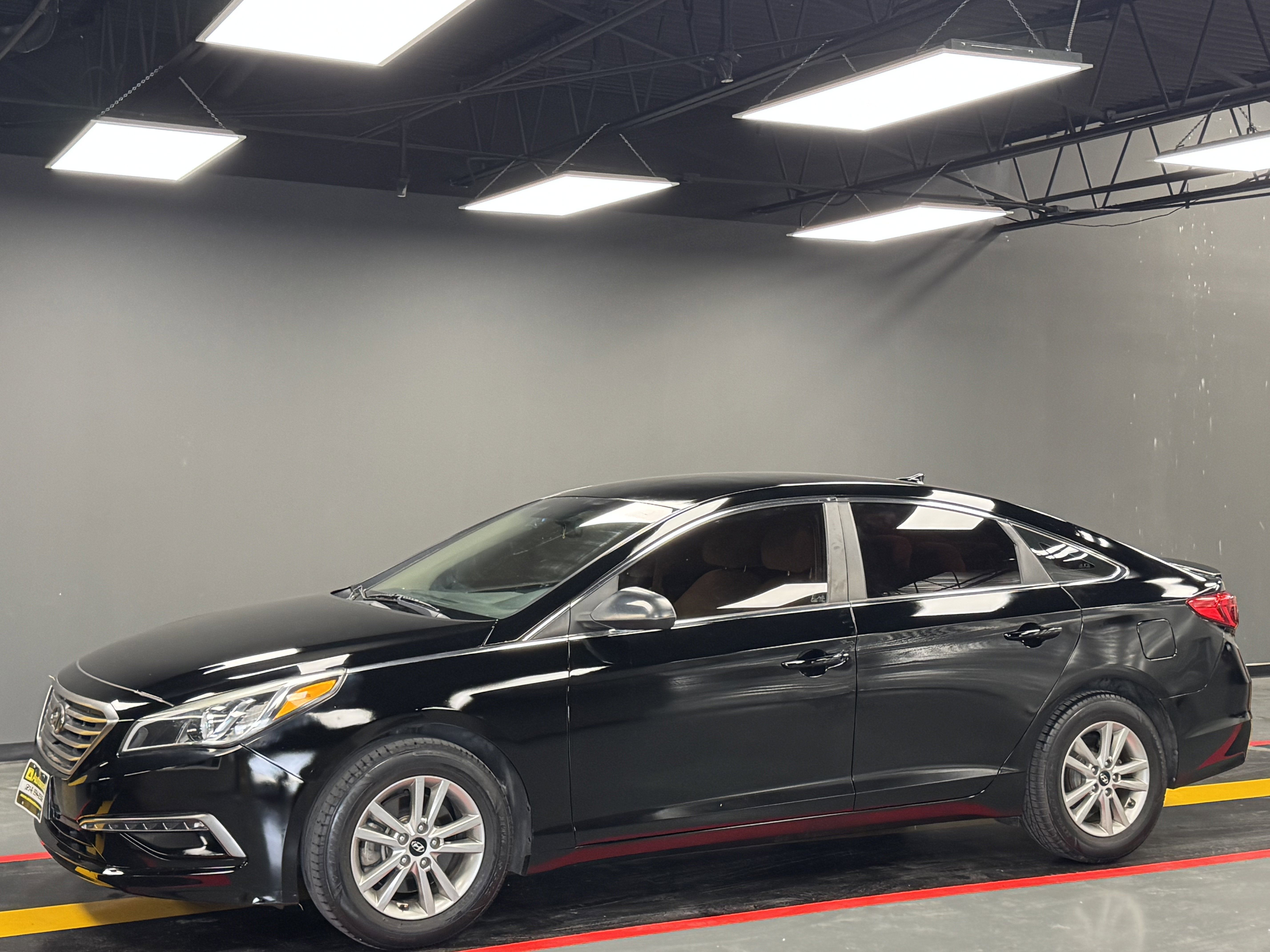Used 2015 Hyundai Sonata SE w/ Option Group 09 FWD image 1