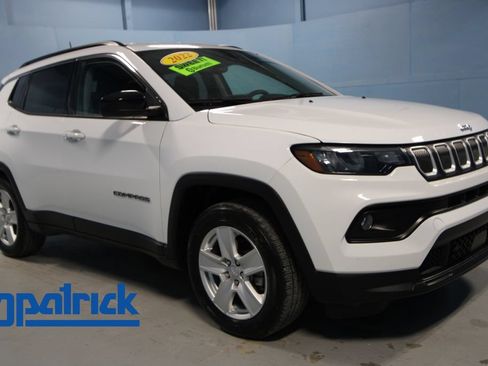 Used 2022 Jeep Compass Latitude FWD image 1