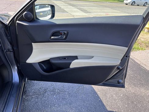 Used 2014 Acura ILX w/ Premium Package FWD image 12