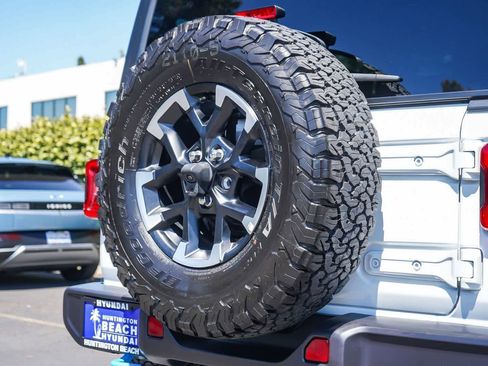 Used 2025 Jeep Wrangler Unlimited Rubicon 4xe w/ Convenience Group AWD/4WD image 8