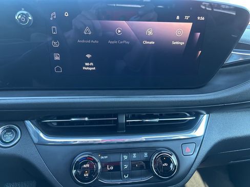 Used 2025 Buick Envista Preferred image 17