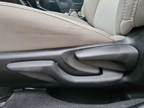 Used 2016 Toyota Corolla LE image 13