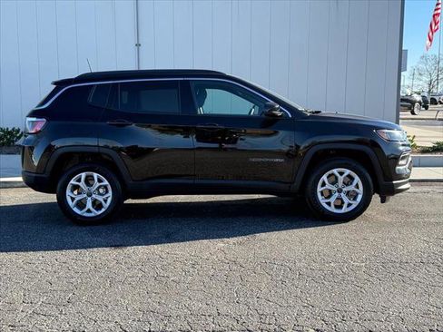 Certified 2025 Jeep Compass Latitude image 2