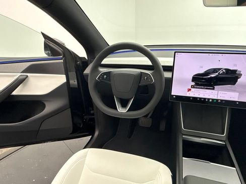 Used 2026 Tesla Model Y AWD image 31